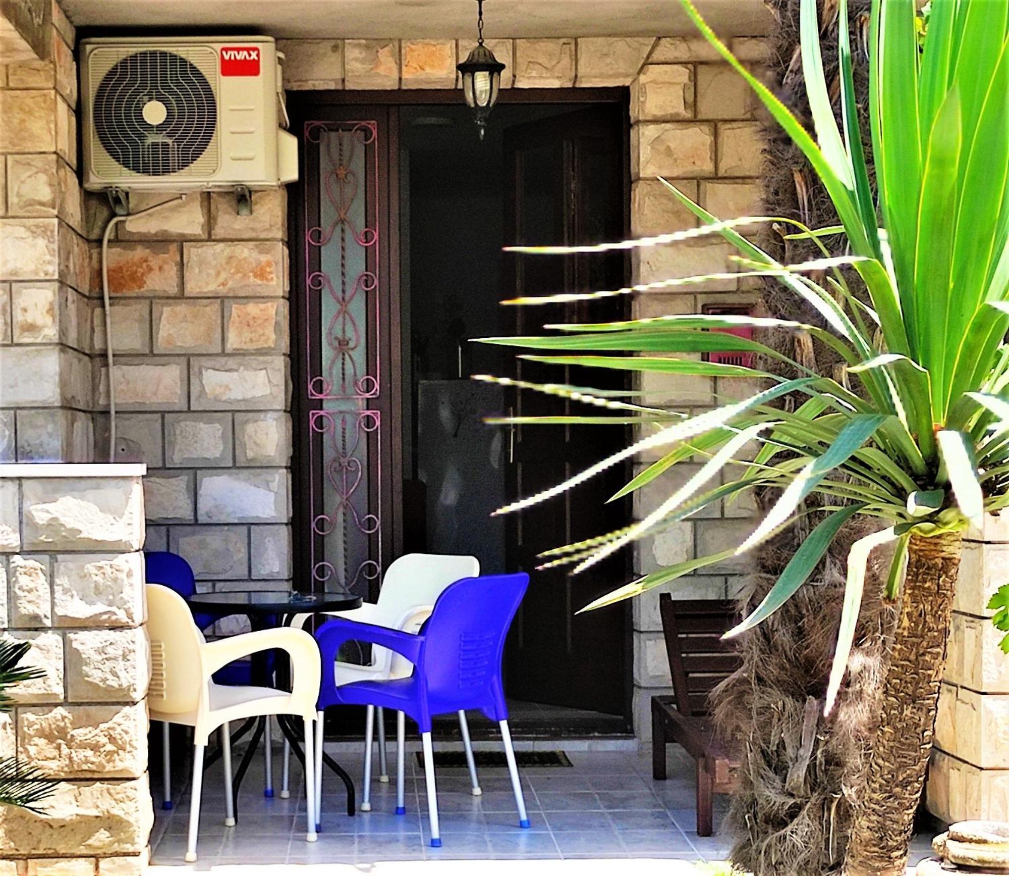 Kadena Apartments Kotor Bilik gambar
