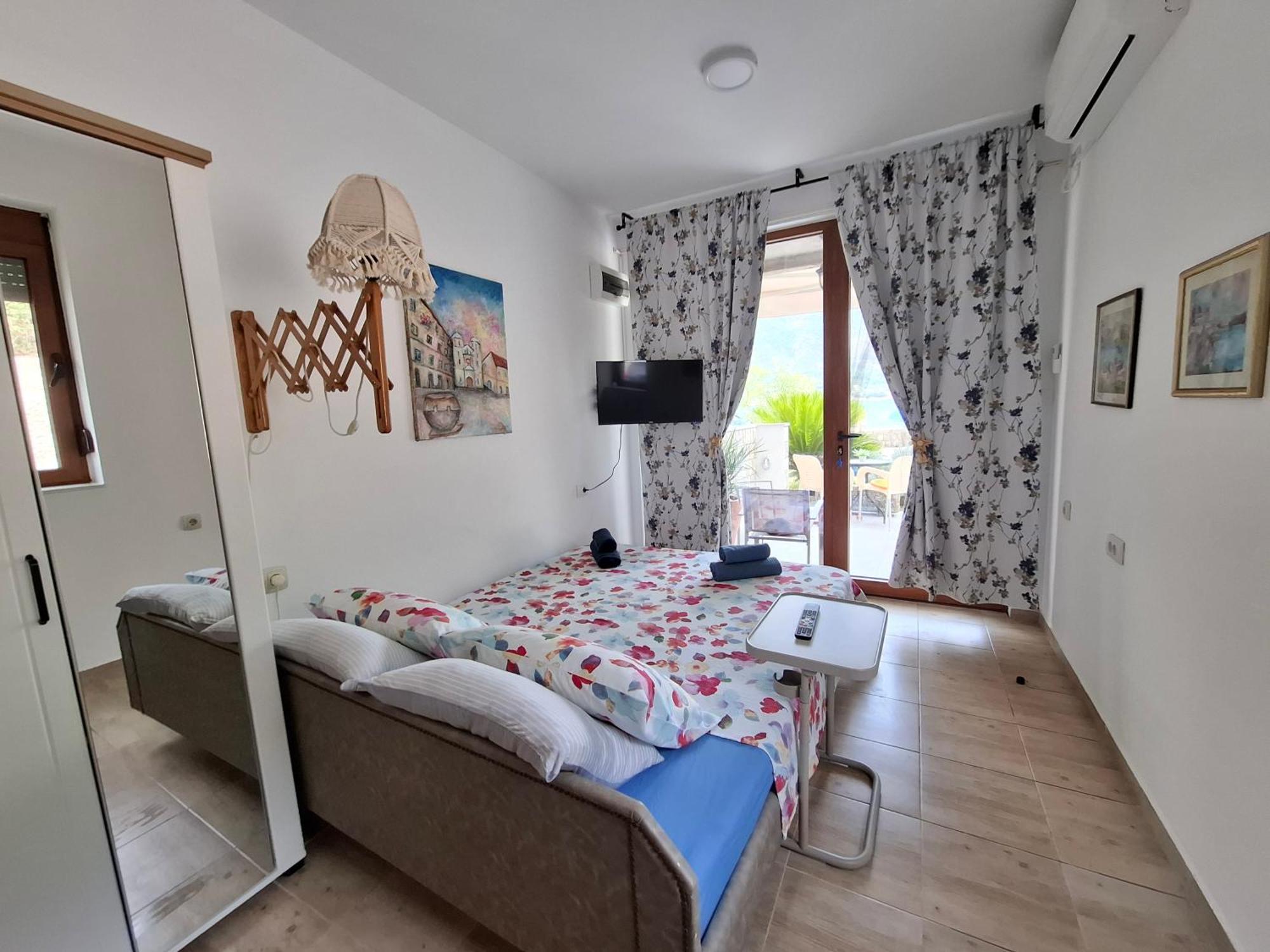 Kadena Apartments Kotor Luaran gambar