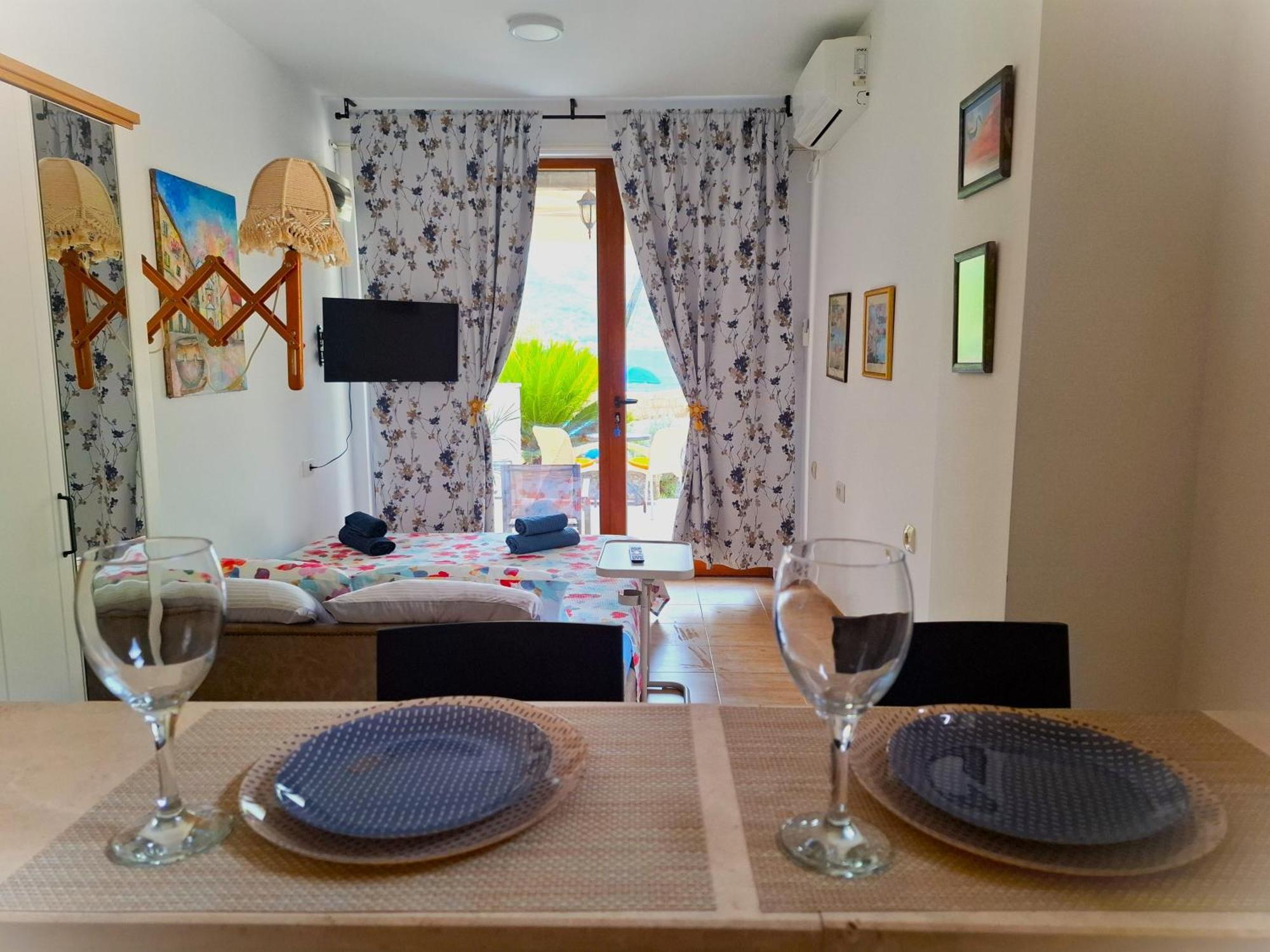 Kadena Apartments Kotor Luaran gambar