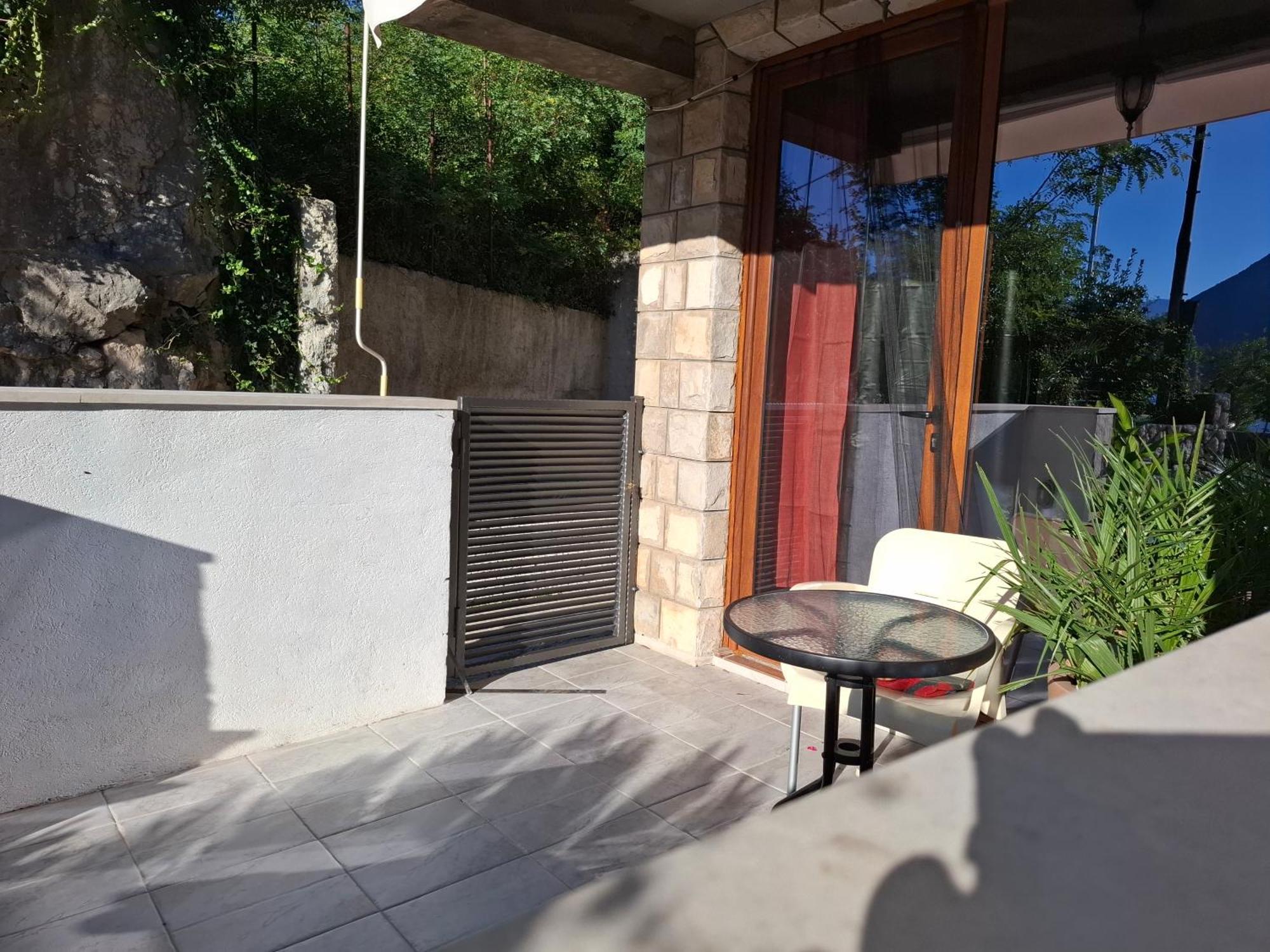 Kadena Apartments Kotor Bilik gambar