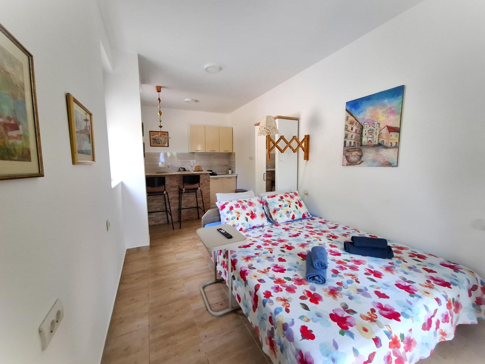Kadena Apartments Kotor Luaran gambar